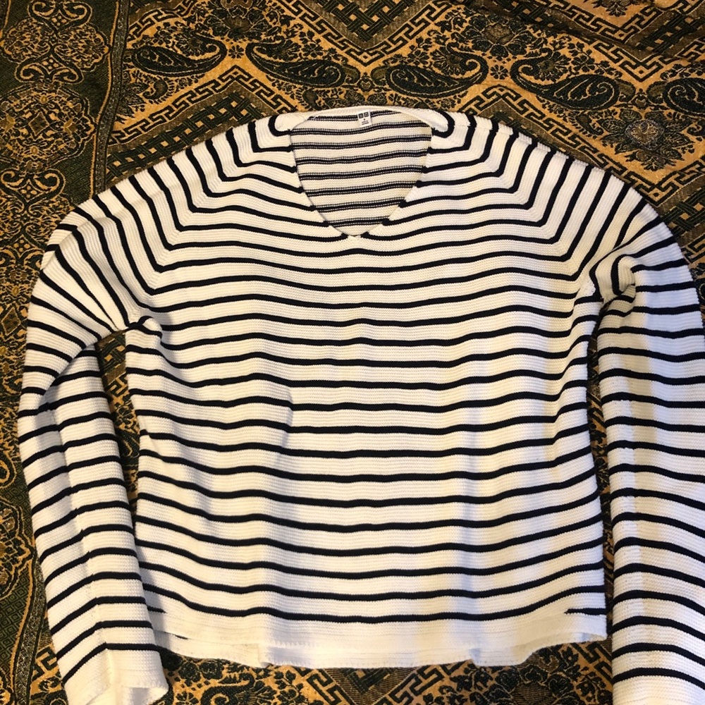 Uniqlo Black and White Knit Top